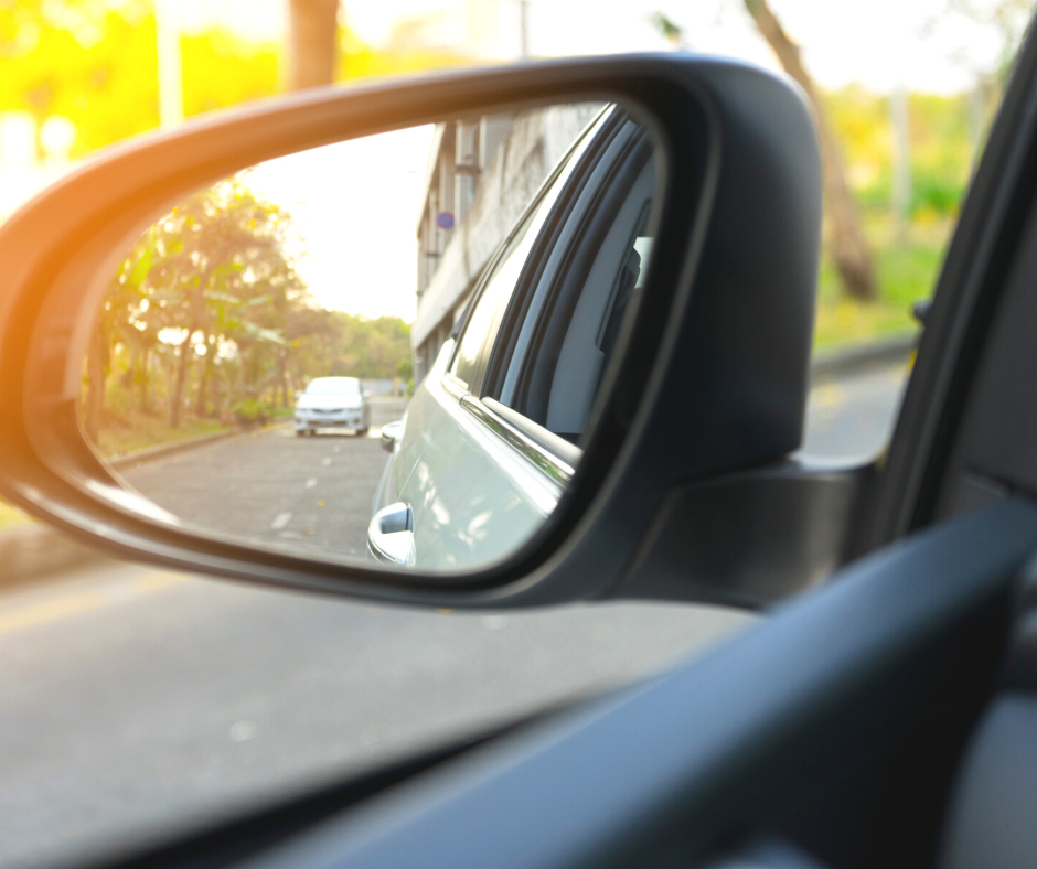 How to Find Replacements for a Car Mirror Glass